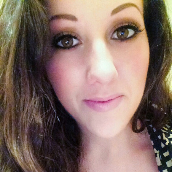 Meet your Posher, Laura - Picture 2 of 10